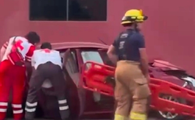 Personas resultan lesionadas tras choque automovil&iacute;stico en cruce del bulevar Leyva Solano y Aquiles Serd&aacute;n