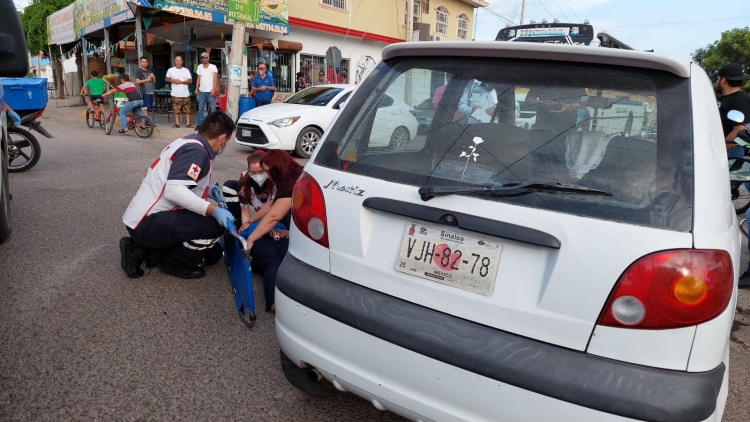 Una pareja en motocicleta se accidenta en la colonia Estela Ortiz de Toledo