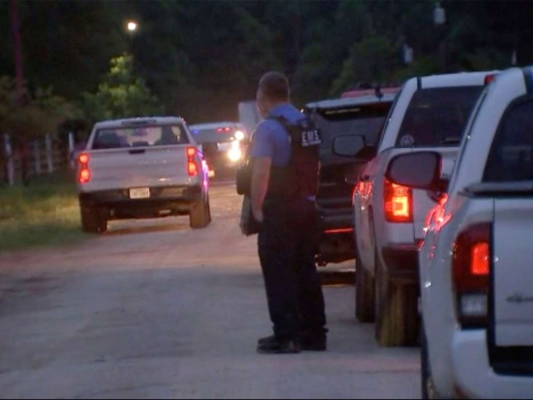 Dejan 5 muertos en tiroteo en una casa de Texas