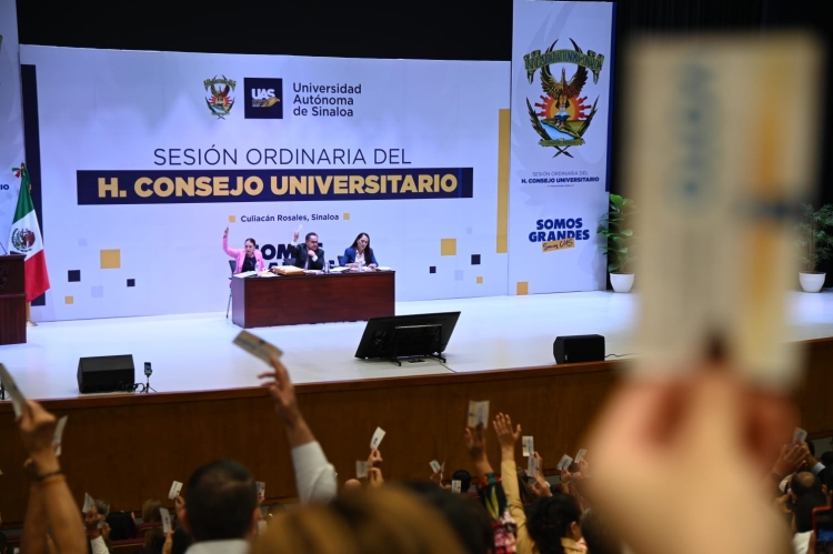 Rector Jes&uacute;s Madue&ntilde;a Molina, toma protesta a los nuevos integrantes del H. Consejo Universitario para el periodo 2025-2027
