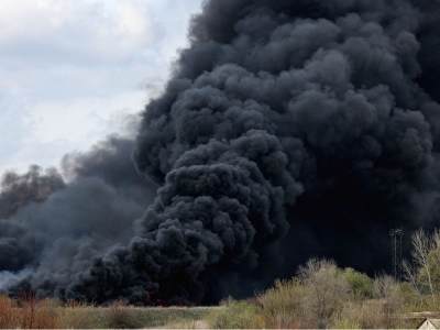 Rusia bombardea refiner&iacute;a en Ucrania