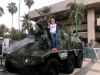 Entre aeronaves y artiller&iacute;a, ni&ntilde;os conviven con los soldados en la expo militar