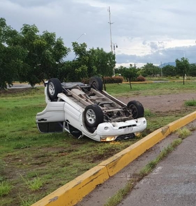 Mujer sufre volcadura esta ma&ntilde;ana frente al Hospital de la Mujer de Culiac&aacute;n