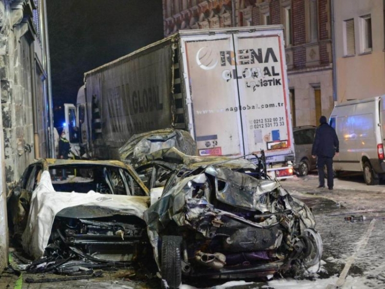 Camionero ebrio choca contra 30 veh&iacute;culos en Alemania; hay 3 heridos