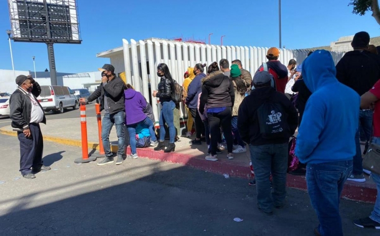 Llegan migrantes centroamericanos a Tijuana ante próxima reapertura de asilo en EU