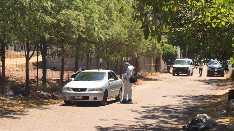 Encuentran dos ejecutados dentro de un vehículo en el sector Santa Fe, de Culiacán