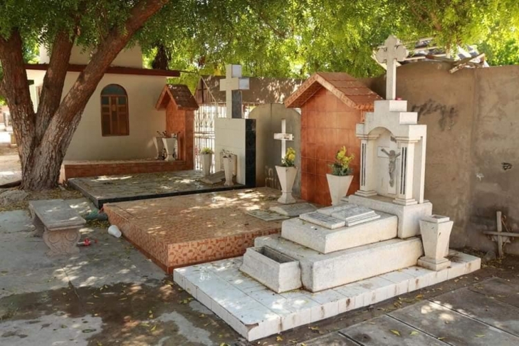 Inconformes guasavenses por cierre de panteones y apertura de bares