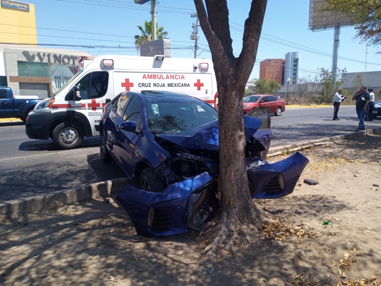 Por quedarse dormido un hombre provoc&oacute; accidente en el bulevar Pedro Infante