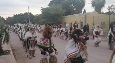 Etnia mayo-yoreme en del norte de Sinaloa hace su procesi&oacute;n en plena emergencia Covid-19