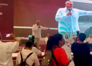 Con banda sinaloense reciben a &ldquo;corcholata&rdquo; Ad&aacute;n Augusto L&oacute;pez en su visita a Mazatl&aacute;n