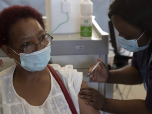 Sud&aacute;frica se deshace de un mill&oacute;n de vacunas AstraZeneca