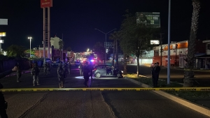 Atacan a balazos a dos hermanos cuando viajaban en un auto y uno fallece