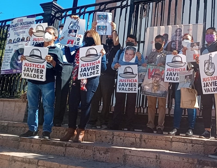 Todas las personas p&uacute;blicas son espiadas, incluyendo periodistas: Loza Ochoa