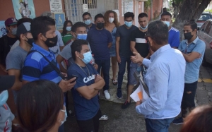 Juez de EU ordena restaurar programa que enviaba a solicitantes de asilo a México