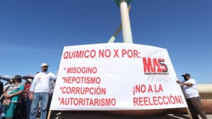 Marchan en protesta a la candidatura del Qu&iacute;mico Ben&iacute;tez