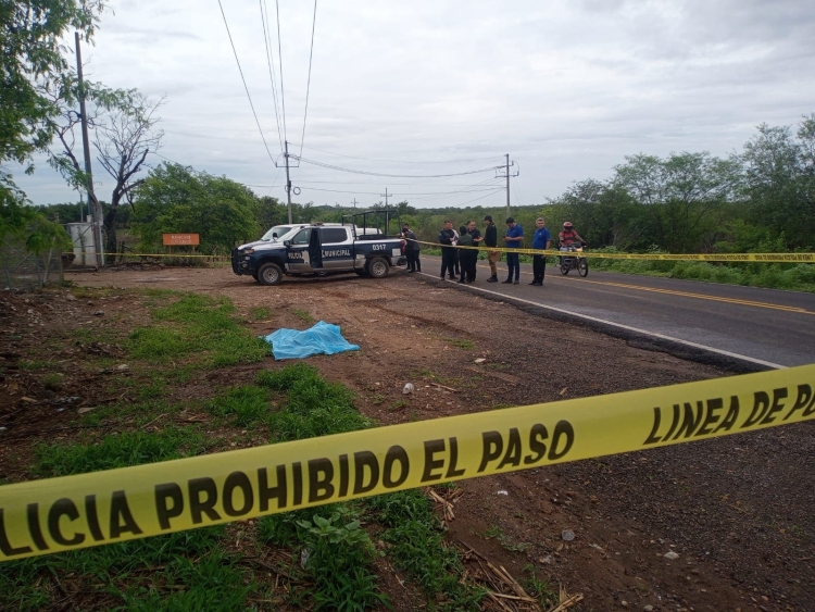 Hallan asesinada a una mujer, en carretera que va a Los Cascabeles, en Culiacán