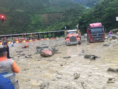 Deslizamiento de tierra deja 8 muertos en Colombia; graban momento exacto del accidente