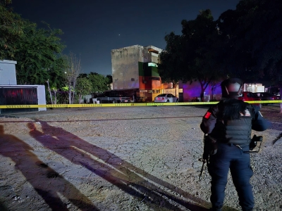 Joven que fue atacado a balazos en un campo de futbol americano; fallece en hospital