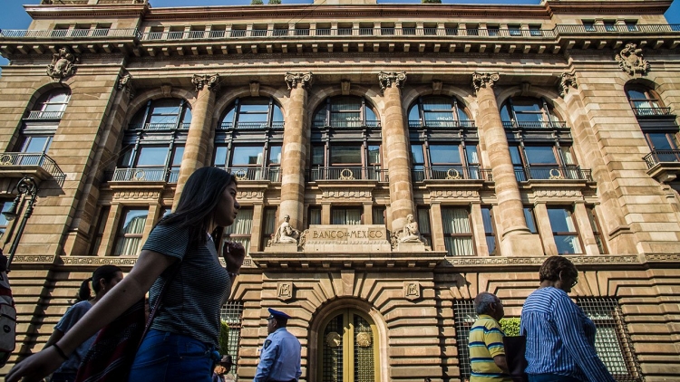 Banxico prev&eacute; que bajar&aacute; el PIB y subir&aacute; la inflaci&oacute;n durante este 2020