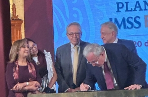 Rocha firma convenio con AMLO para operaci&oacute;n del Programa IMSS Bienestar en Sinaloa