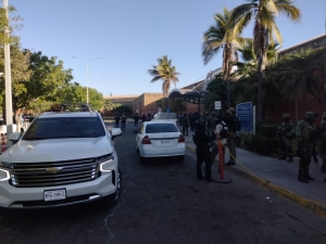 Dos hombres armados huyen luego de intentar despojar a otro de una mochila que les respondi&oacute; con disparos