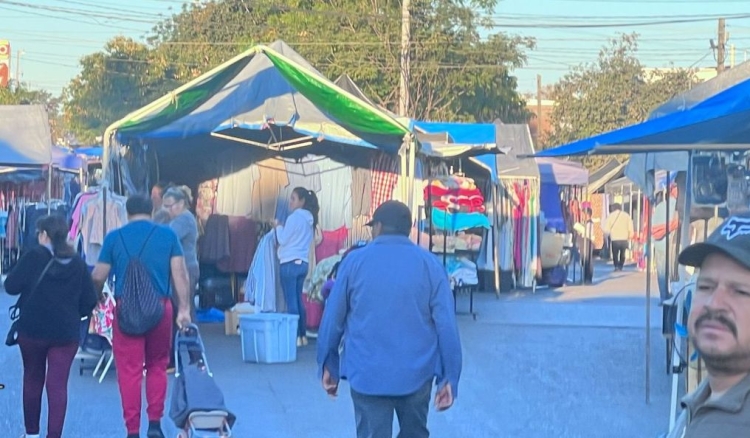 Desbandada de comerciantes y caída de la ventas golpearon al Tianguis Los Huizaches, reconoció líder