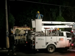Ama de casa se electrocuta con el tendedero de su patio durante la lluvia