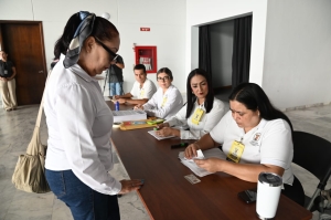 Trabajadores sindicalizados activos y jubilados de la UAS acuden a ejercer su voto en Consulta sobre la Reingeniería Normativa convocada por el SUNTUAS