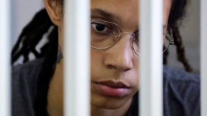 Rusia condena a 9 a&ntilde;os a basquetbolista de EU Griner por caso de drogas; Biden exige liberaci&oacute;n