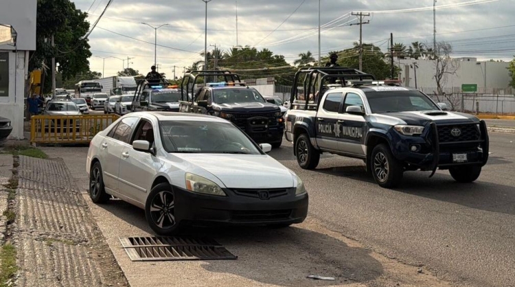 Intentan privar de la libertad a conductor frente a base de la Polic&iacute;a Municipal en Culiac&aacute;n