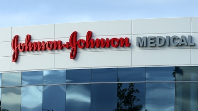 La revisi&oacute;n de la vacuna contra el coronavirus de Johnson &amp; Johnson podr&iacute;a tardar d&iacute;as