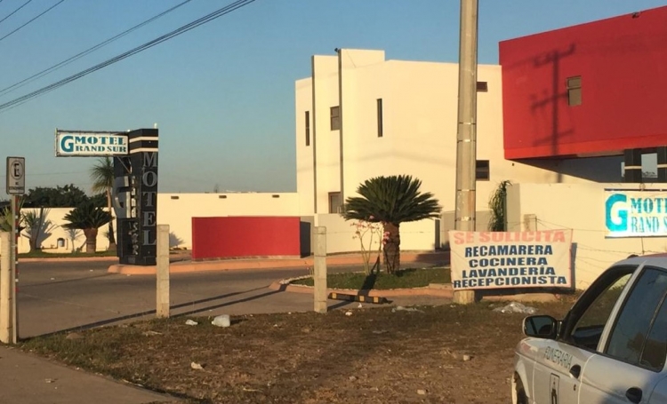 Localizan a mujer asesinada en el interior de un cuarto de motel de Culiacán