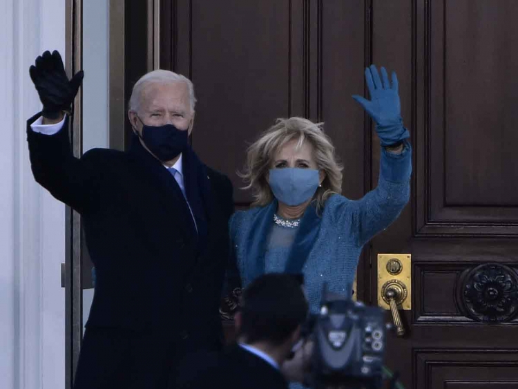 Joe Biden llega a la Casa Blanca con su familia