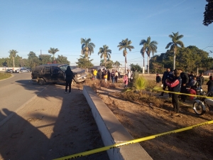 Camioneta embiste motocicleta en entronque de Villa Juárez, Navolato: un muerto y un herido