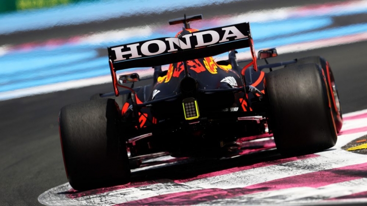 Cerrada lucha por la pole position entre Mercedes y Red Bull Racing en el GP de Francia