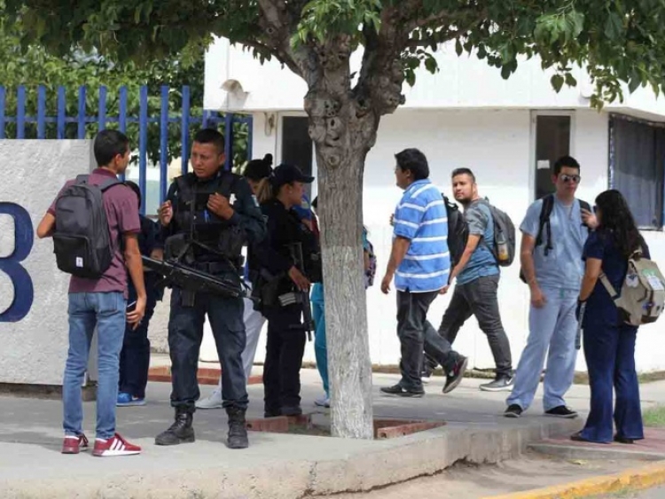 Alumno de secundaria genera el p&aacute;nico por amenaza de tiroteo: Chihuahua