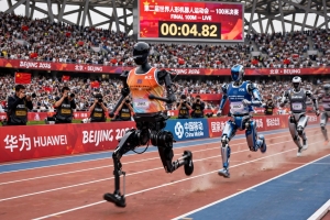 Robot chino pulveriza a Usain Bolt: corre 100 metros en 9.39 segundos en Beijing