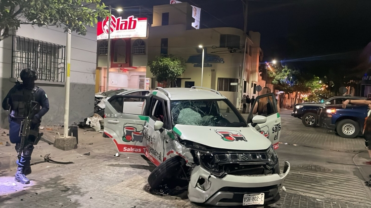 Fuerte choque deja a personas heridas, en Las Quintas, Culiacán; son llevados al hospital