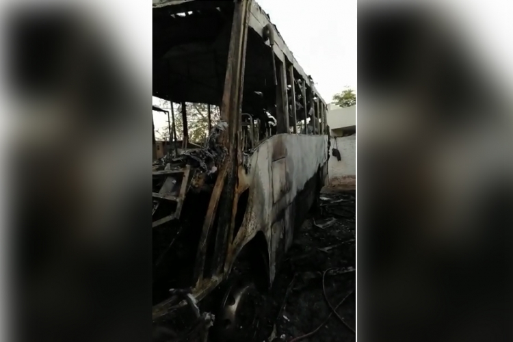 &iexcl;Fuego, fuego!&hellip; acaba con cuatro camiones urbanos, en la colonia La Florida, de Culiac&aacute;n