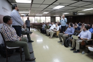 Capacitan a bodegueros para el programa de apoyo al ma&iacute;z