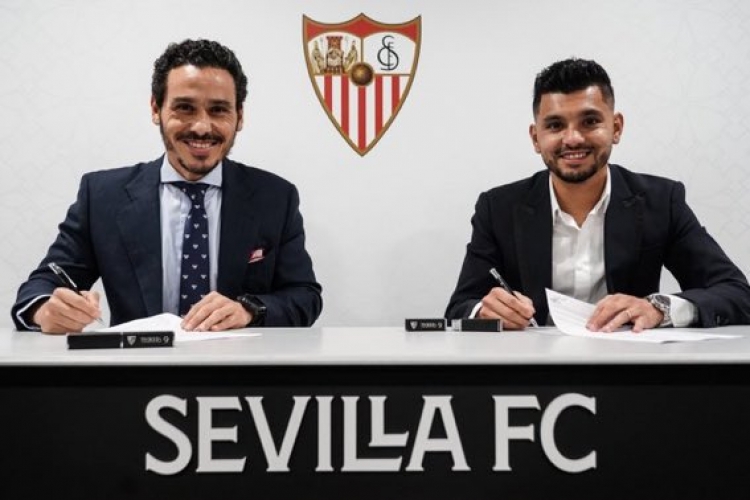 Firma el Sevilla al ´Tecatito´