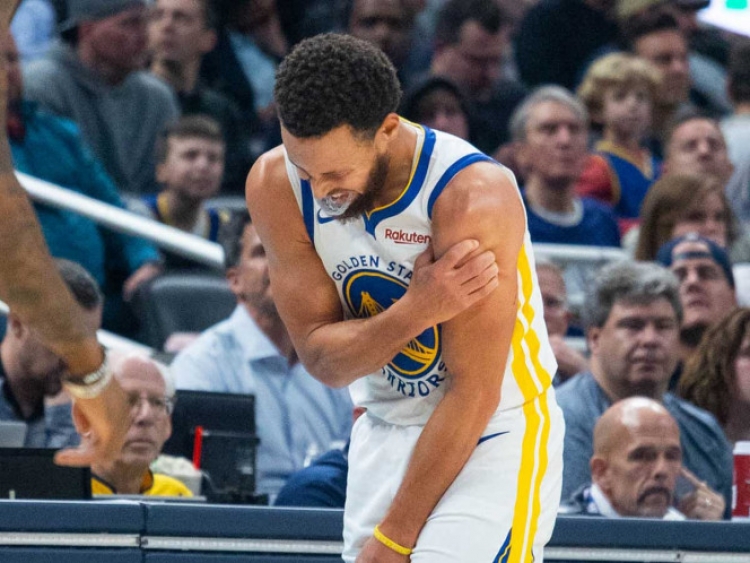 La estrella de los 'Warriors' Stephen Curry causar&aacute; baja unas semanas por lesi&oacute;n
