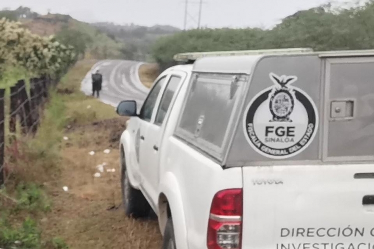 Al menos un muerto y tres heridos por volcadura