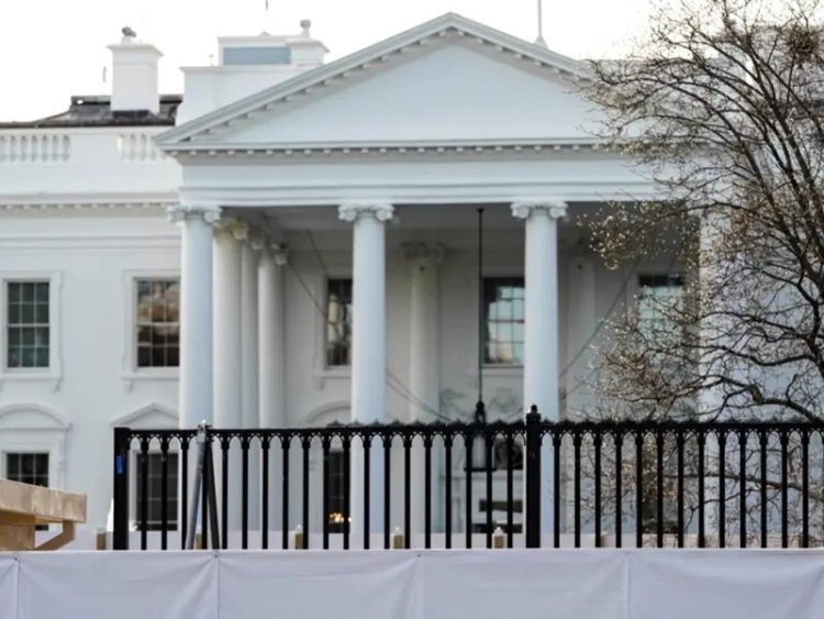 Servicio Secreto de Estados Unidos dispara a hombre armado cerca de la Casa Blanca, en Washington, D.C.