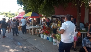 Pandemia, no evit&oacute; hoy la romer&iacute;a en los panteones por el D&iacute;a de Muertos