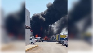 Decenas de evacuados y pérdidas en daños materiales deja incendio en la FGR de Culiacán