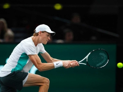Jannik Sinner se retira del Masters de Par&iacute;s tras terminar partido a las 2:30 am; ya hab&iacute;a pasado a Octavos