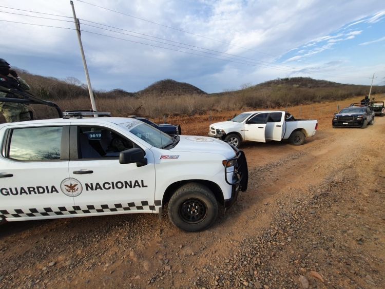Se accidenta camioneta de la Guardia Nacional en carretera a Tepuche, Culiacán