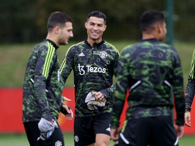 Cristiano Ronaldo no aceptar&aacute; el cargo por tirar m&oacute;vil a un aficionado
