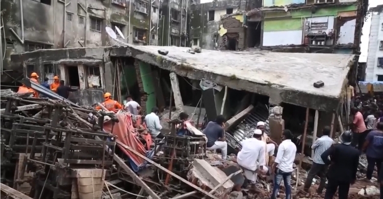 Edificio en la India colapsa y mueren 10 personas